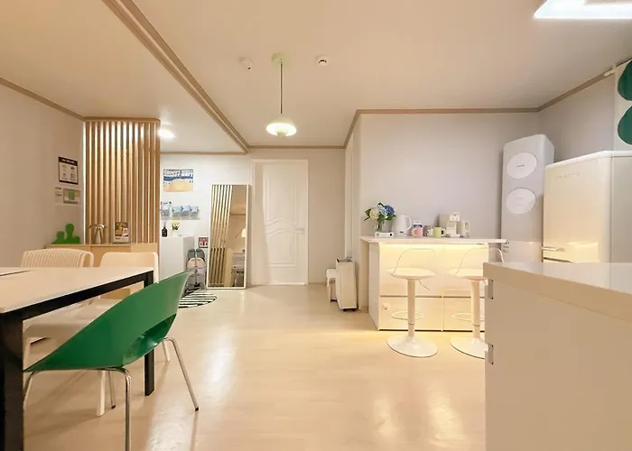 Mid-century Style - Near Kspo Dome, Flat Walk, Family & Group, Up To 6 Guests, Jamsil, Lotte World, Free Luggage Storage * Seul