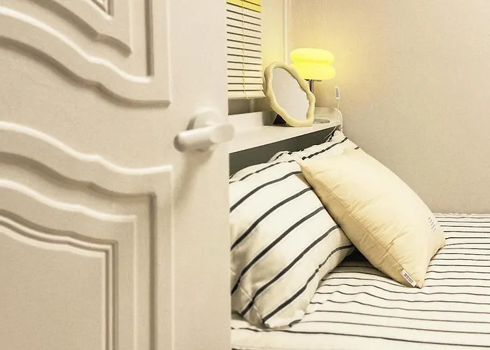 Mid-century Style - Near Kspo Dome, Flat Walk, Family & Group, Up To 6 Guests, Jamsil, Lotte World, Free Luggage Storage