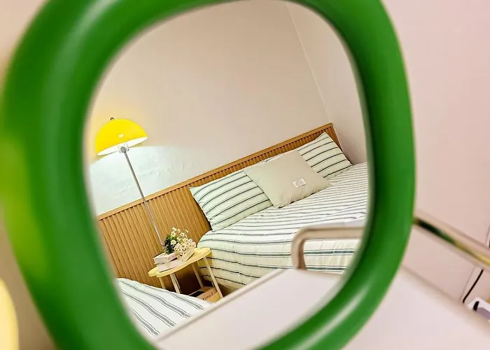 Mid-century Style - Near Kspo Dome, Flat Walk, Family & Group, Up To 6 Guests, Jamsil, Lotte World, Free Luggage Storage