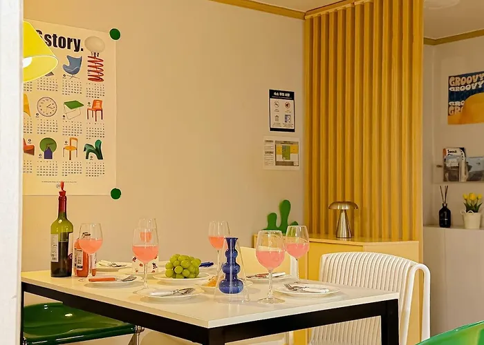 Mid-century Style - Near Kspo Dome, Flat Walk, Family & Group, Up To 6 Guests, Jamsil, Lotte World, Free Luggage Storage * Seul